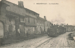 Mognéville * La Grande Rue , Passage Train Locomotive Machine * Ligne Chemin De Fer De L'oise * Enfants Villageois - Other & Unclassified