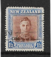 NEW ZEALAND 1952 1s 3d SG 687b WATERMARK UPRIGHT FINE USED Cat £4.50 - Gebraucht