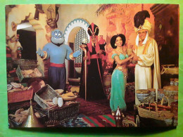 Disneyland Paris, Aladdin Aladin Et Ses Amis Jasmine Et Le Génie, Jafar Dans Le Bazaar D' Adventureland, Disney 1995,TB - Disneyland