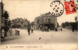 CPA L'ILE-SAINT-DENIS Place Des Javeaux (1353163) - L'Ile Saint Denis