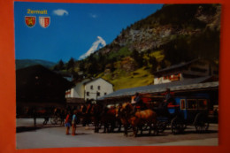 CPM SUISSE -ZERMMATT -N°48721 BAHNHOFPLATZ MIT KUTSCHEN - Matt