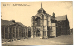 Diest - St. Sulpitiuskerk En Stadhuis - Diest