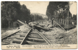 Pecquigny - Le Pont Et La Voie Ferrée Que L'on A Fait Sauter (Guerre 1914-1915) - Picquigny