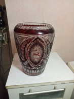 Vase Imposant Ancien En Cristal De Boheme Hauteur 25 Cm Diamètre 18 Cm - Vazen
