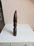 Statuette Ancienne Africaine En Bois Hauteur 21,5 Cm - Arte Africano