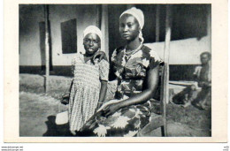 CAMEROUN ( Afrique ) - YOKO -  Madame En Robe Des Dimanches - Cameroun