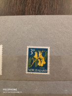 New Zealand	Flowers (F48) - Used Stamps