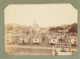 Neuilly L'évêque * 1902 * Place Du Village Et Parc à Canons * Militaria * Photo Ancienne Format 11x8cm - Neuilly L'Eveque
