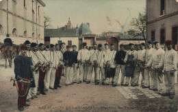 PHOTOGRAPHIE - Les Plaisirs De La Caserne - Animé - Carte Postale Ancienne - Fotografie