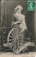 PHOTOGRAPHIE - Jeune Fille Au Rouet  - Carte Postale Ancienne - Fotografie