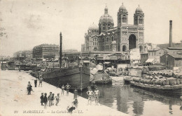 Marseille * Vue Sur La Cathédrale * Péniche Batellerie - Oude Haven (Vieux Port), Saint Victor, De Panier