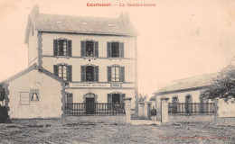 COURTOMER (Orne) - La Gendarmerie Nationale - Voyagé 1905 (2 Scans) Ledemé à Petitjean, 5 Quai De Montebello, Paris 6e - Courtomer