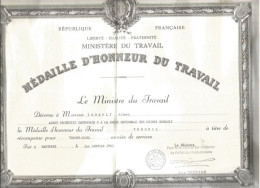 Diplôme Médaille Honneur Travail  VERMEIL Agent Productif Regie RENAULT > IMBAULT .A.  Le 1 Janvier   1982  à NANTERRE - Diplômes & Bulletins Scolaires