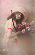 ENFANT  - Une Fille Avec Un Chapeau à Fleurs - Colorisé - CARTE POSTALE ANCIENNE - Portretten