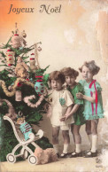 FÊTES ET VOEUX - Noël - Des Enfants Avec Le Sapin - Colorisé - Carte Postale Ancienne - Other & Unclassified