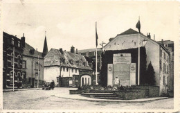 BELGIQUE - Bastogne - Monument Aux Morts De La Ville Et Le Séminaire - CARTE POSTALE ANCIENNE - Bastenaken