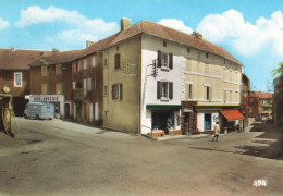 La Salvetat Peyrales * Rue Principale * Boulangerie Pompe à Essence Camion Commerces Villageois - Andere & Zonder Classificatie