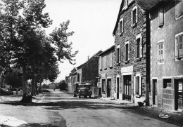 Sauveterre * Boulevard Lapeyrouse * Hôtel CALMES * Camion Marque Type Modèle ? * Pompe à Essence ESSO - Autres & Non Classés