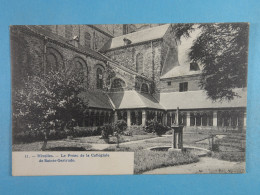 Nivelles Le Préau De La Collégiale De Saint-Gertrude - Nijvel