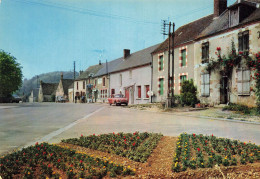 St Hilaire Sur Yerre * La Place Du Village * Débit De Tabac Tabacs TABAC Commerce * Automobile Citroën 2cv - Other & Unclassified