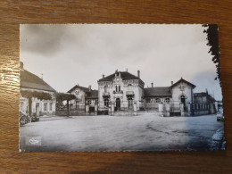 CPA D52 Montigny Le Roi école - Montigny Le Roi