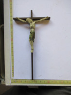 LADE 35 - Metalen Kruisbeeld - Crucifix En Métal - Cobre