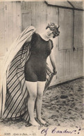 Mode * Après Le Bain * Femme En Maillot Et Bonnet De Bain * Baigneur Baigneuse - Mode