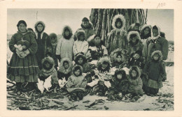 PHOTOGRAPHIE - Esquimaux Catholiques De La Mission De Mary's Igloo - Carte Postale Ancienne - Photographs