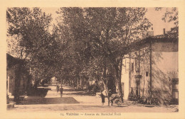 Valréas * Avenue Du Maréchal Foch * Café * Villageois - Valreas