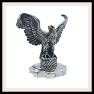 Bouchon De Radiateur Orné D’un Aigle En Mouvement En Bronze Argenté De L’artiste Maurice Frécourt - #AffairesConclues - Dieren