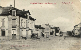 8804 - Vosges -  ARCHES :  LA GRANDE RUE ,   Hotel Moderne  à Gauche     Circulée En 1916 - Arches