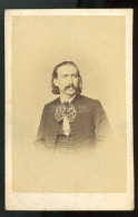 PEST 1860. Ca. Mayer : Férfi, Visit Fotó - Anciennes (Av. 1900)