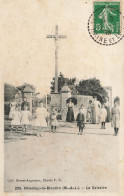 Villedieu La Blouère * Un Coin Du Village Et Le Calvaire * Enfants Villageois - Andere & Zonder Classificatie