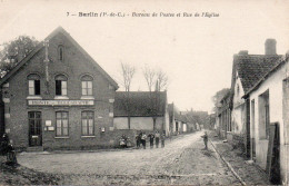 62. BARLIN - Bureau De Postes Et Rue De L' Eglise, Animée. Carte Impeccable Et Vierge. - Barlin