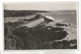 Clohars-Carnoët (29) : La Digue Du Port De Doélan En 1950 PF - Clohars-Carnoët