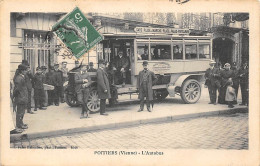 Poitiers          86          L'Autobus -  Auto Transports Gare - Place Du Marché  Edit. Rebuchon           (voir Scan) - Poitiers