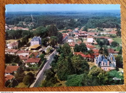 Castets Des Landes - Vue Panoramique Aérienne Sur La Place De L'Hotel De Ville Et Le Château Beauregard - CPSM GF - Castets