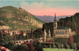 FRANCE - Lourdes - La Basilique Vue De Côté - Colorisé - Carte Postale Ancienne - Lourdes