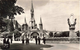 FRANCE - Lourdes - La Basilique Et La Vierge Couronnée - Carte Postale Ancienne - Lourdes