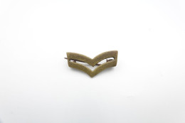 Militaria - INSIGNIA : Regiment Mark : Corporal - Brass - Uniform - WW2 WWII WW1 WWI - United States US - Sonstige & Ohne Zuordnung