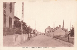 Notre Dame De Monts * Rue , L'entrée Du Village - Autres & Non Classés