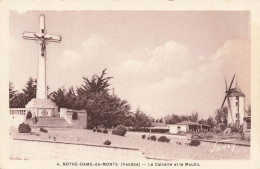 Notre Dame De Monts * Vue Sur Le Calvaire Et Le Moulin à Vent * Molen - Autres & Non Classés