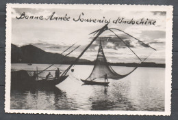 Indochine - France - Carte-Photo - Bateaux De Pêche Traditionnelle - Souvenirs Et Bonne Année - Collections & Lots