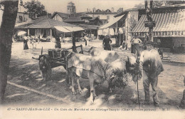 CPA 64 SAINT JEAN DE LUZ / UN COIN DU MARCHE ET UN ATTELAGE BASQUE / CHAR A ROUES PLEINES - Other & Unclassified