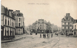 Fougères * La Place De La République * Hôtel De La Boule D'or LAIGNER - Fougeres