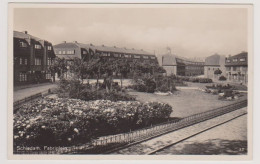 Schiedam - Fabriplein Met Molen Op De Achtergrond - Schiedam