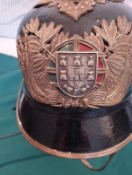 Casque Pickelhube  De Cuir De La  Infanterie De La Garde Presidentiel Portuguaise  ( GNR) De 1911 á Les Années 70 - Hoeden