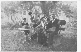 Carte-Photo Famille Sur Un Banc Cachet Genève - Genève