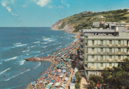 Delcampe - CARTOLINA  GABICCE,PESARO,MARCHE-GRANDI ALBERGHI SUL MARE-SOLE,ESTATE,VACANZA,BARCHE A VELA,BELLA ITALIA,NON VIAGGIATA - Pesaro