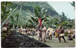 Reconstruction Historique De La Cérémonie D'intronisation D'un Roi Tahitien Au Marae Arahurahu à Paea - Tahiti